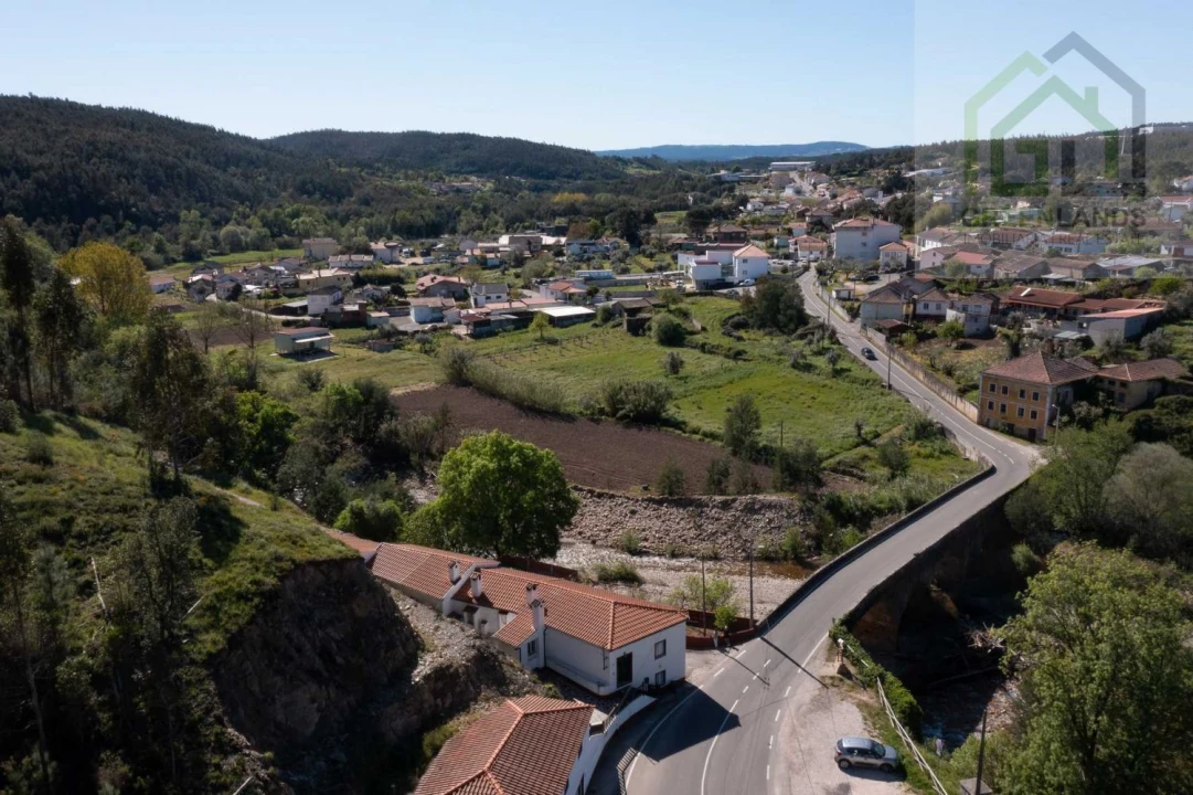 Moradia T5 para Venda em Serpins Foto 12