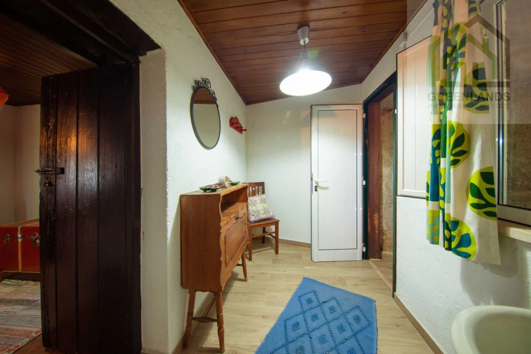 Moradia T5 para Venda em Serpins Foto 47