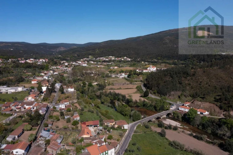 Moradia T5 para Venda em Serpins Foto 13