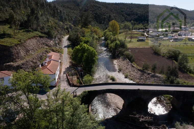 Moradia T5 para Venda em Serpins Foto 14