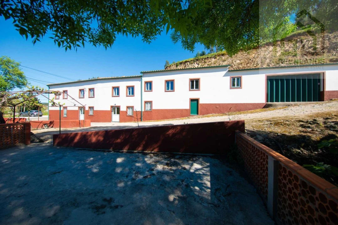 Moradia T5 para Venda em Serpins Foto 2