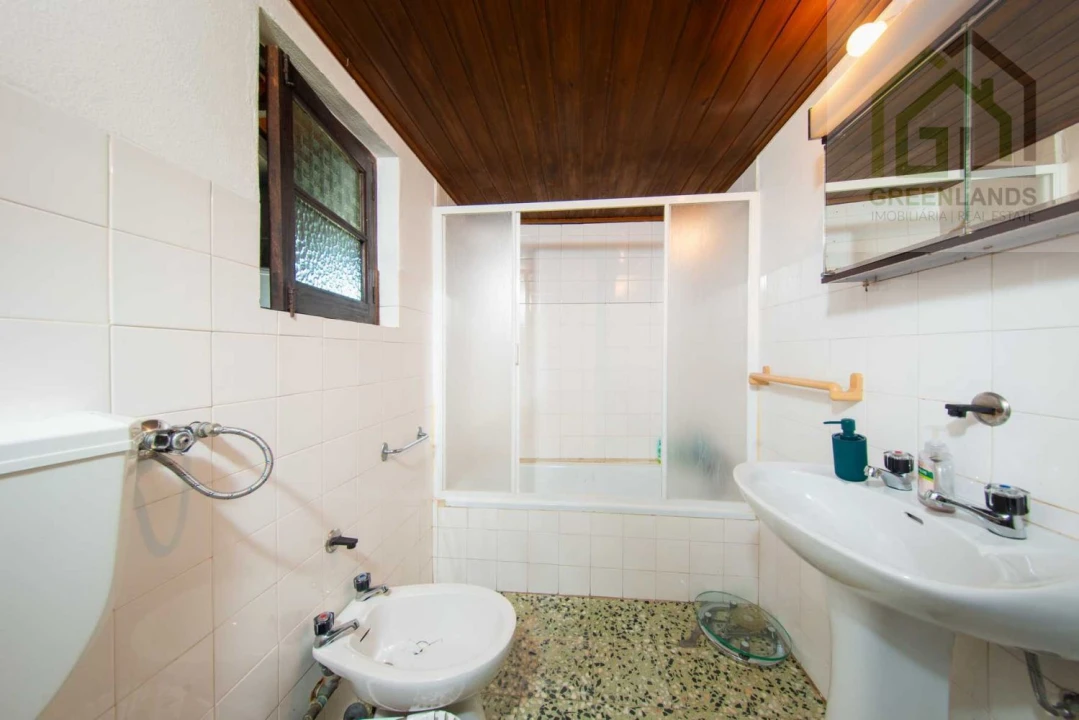 Moradia T5 para Venda em Serpins Foto 45