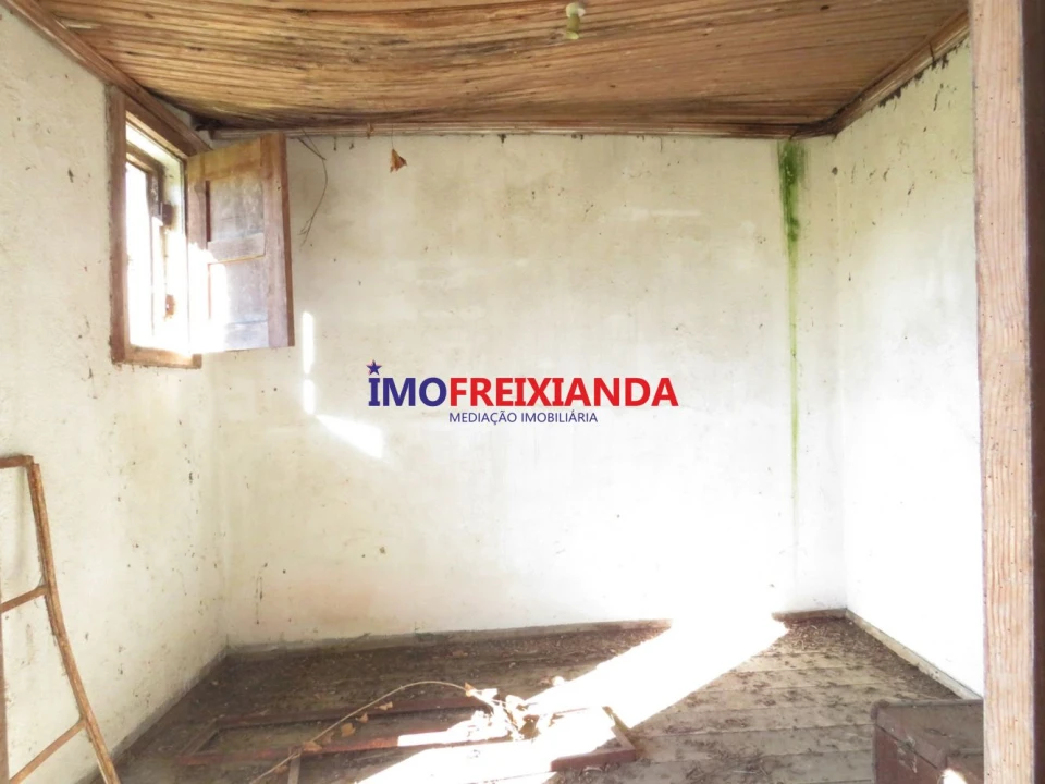 Moradia T2 para Venda em Freixianda, Ribeira do Fárrio e Formigais Foto 18