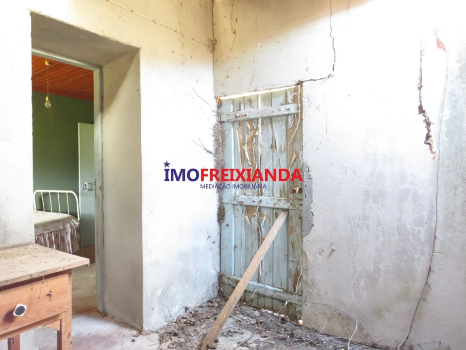 Moradia T2 para Venda em Freixianda, Ribeira do Fárrio e Formigais Foto 11