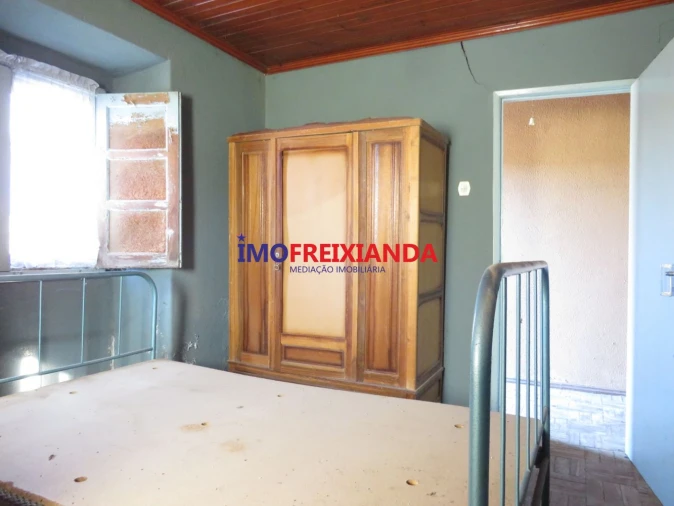 Moradia T2 para Venda em Freixianda, Ribeira do Fárrio e Formigais Foto 7