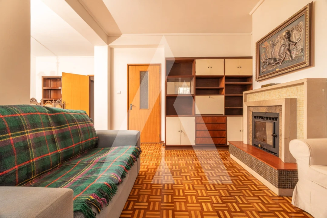 Apartamento T4 para Venda em Santo Antonio dos Olivais Foto 5