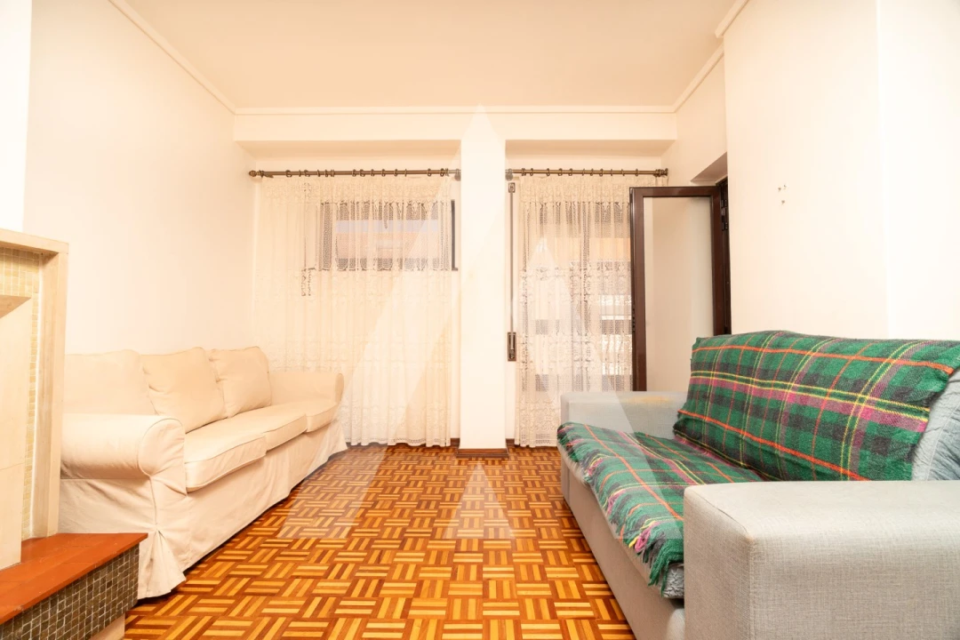 Apartamento T4 para Venda em Santo Antonio dos Olivais Foto 6