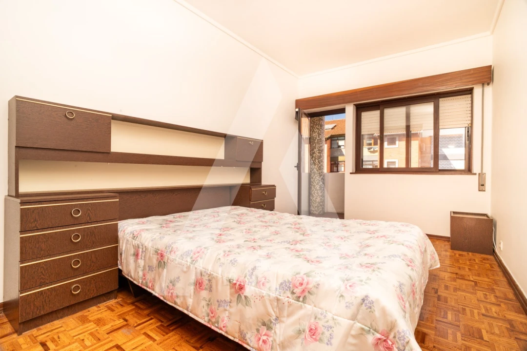 Apartamento T4 para Venda em Santo Antonio dos Olivais Foto 9