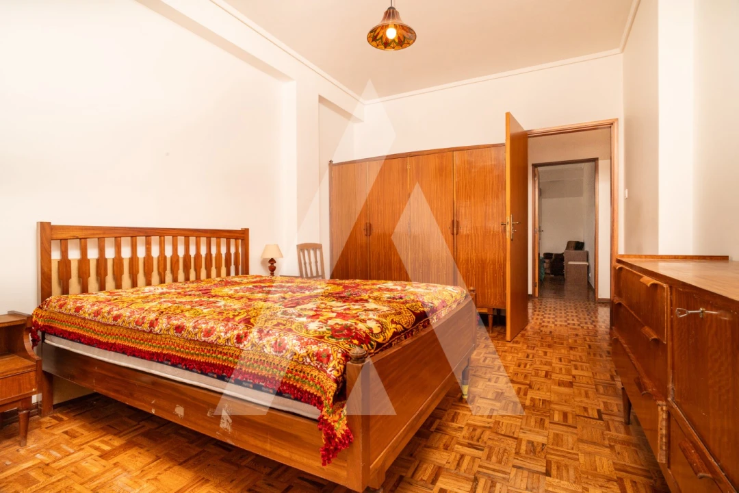 Apartamento T4 para Venda em Santo Antonio dos Olivais Foto 12