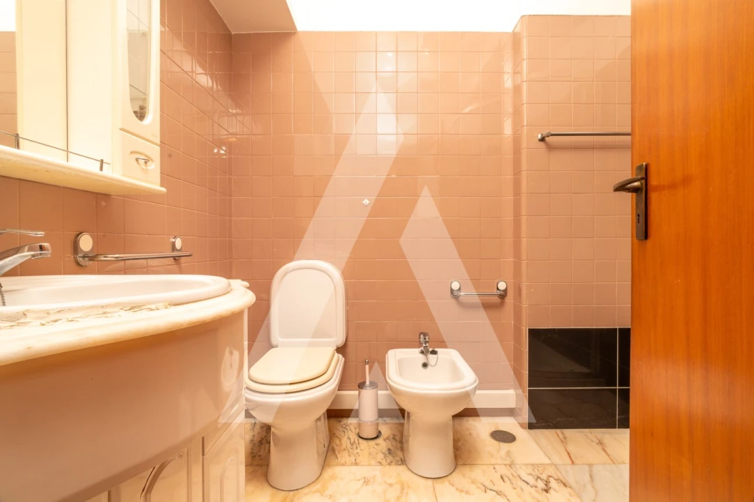 Apartamento T4 para Venda em Santo Antonio dos Olivais Foto 15