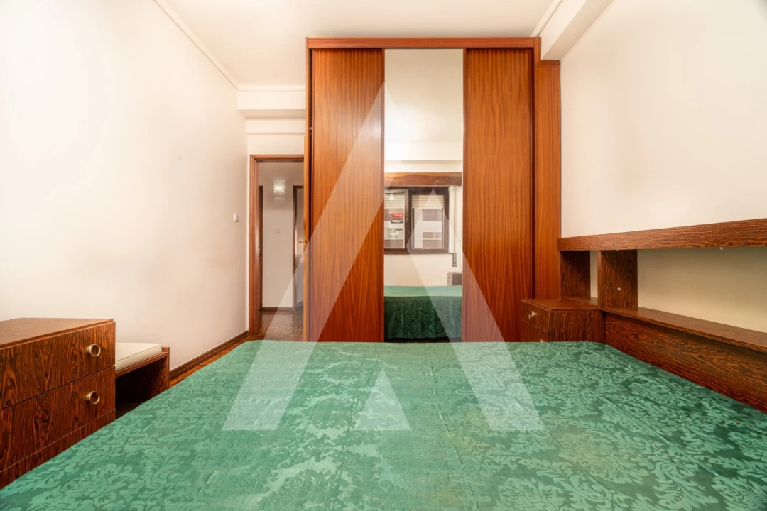 Apartamento T4 para Venda em Santo Antonio dos Olivais Foto 18