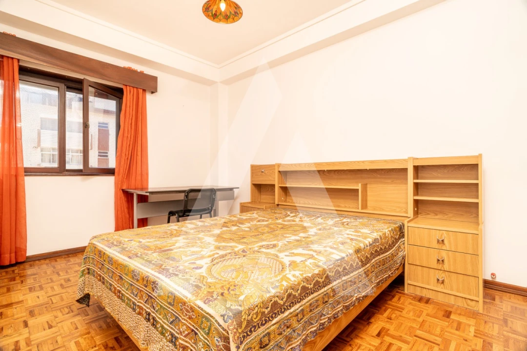 Apartamento T4 para Venda em Santo Antonio dos Olivais Foto 20