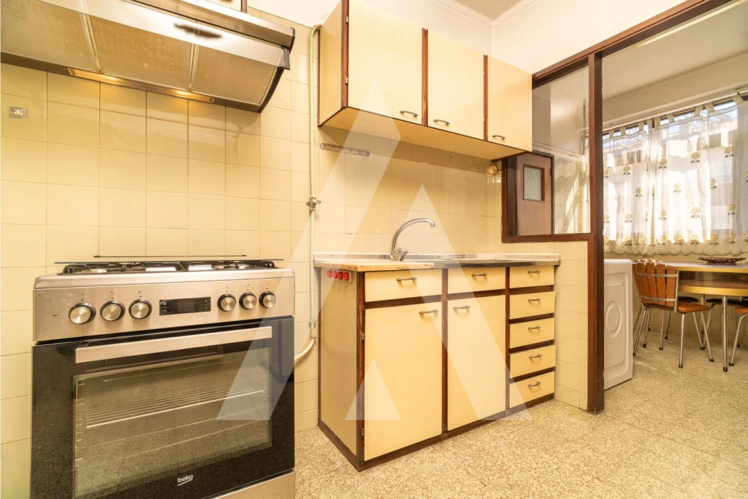 Apartamento T4 para Venda em Santo Antonio dos Olivais Foto 24