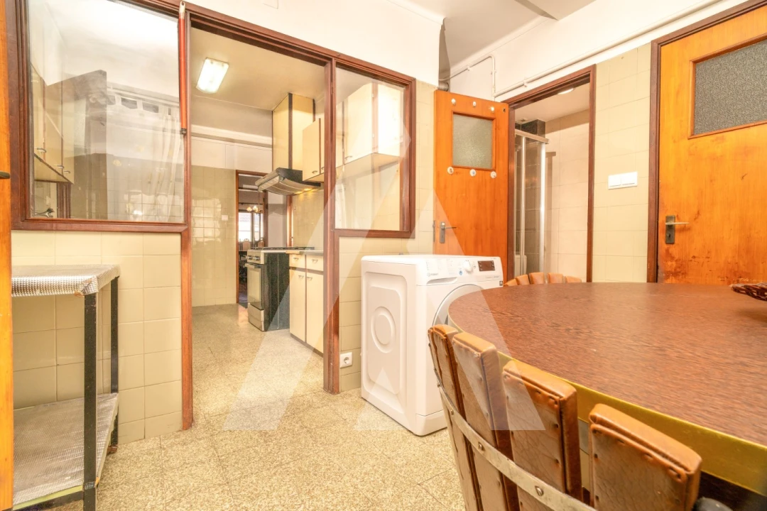 Apartamento T4 para Venda em Santo Antonio dos Olivais Foto 25