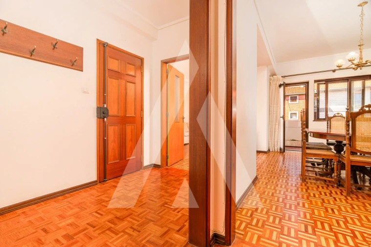 Apartamento T4 para Venda em Santo Antonio dos Olivais Foto 2