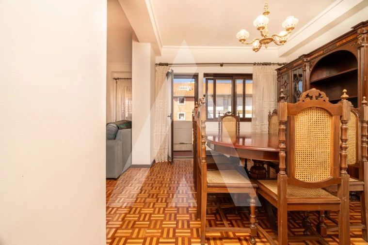 Apartamento T4 para Venda em Santo Antonio dos Olivais Foto 4