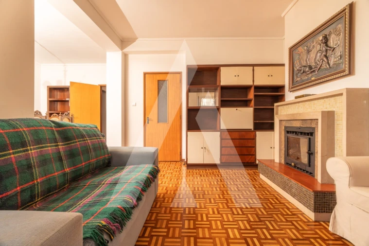 Apartamento T4 para Venda em Santo Antonio dos Olivais Foto 5