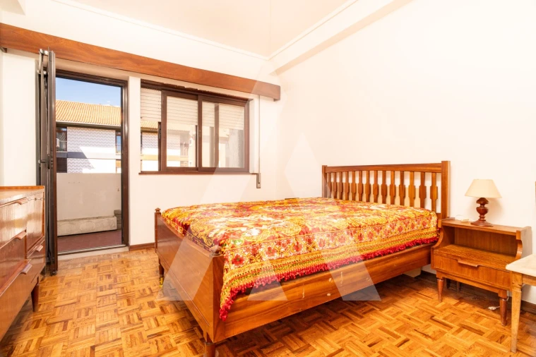 Apartamento T4 para Venda em Santo Antonio dos Olivais Foto 13