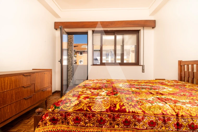 Apartamento T4 para Venda em Santo Antonio dos Olivais Foto 14