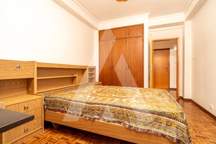 Apartamento T4 para Venda em Santo Antonio dos Olivais Foto 22