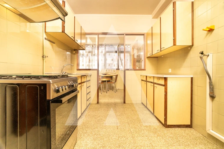 Apartamento T4 para Venda em Santo Antonio dos Olivais Foto 23