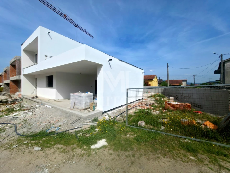 Moradia T3 para Venda em Correlhã Foto 1