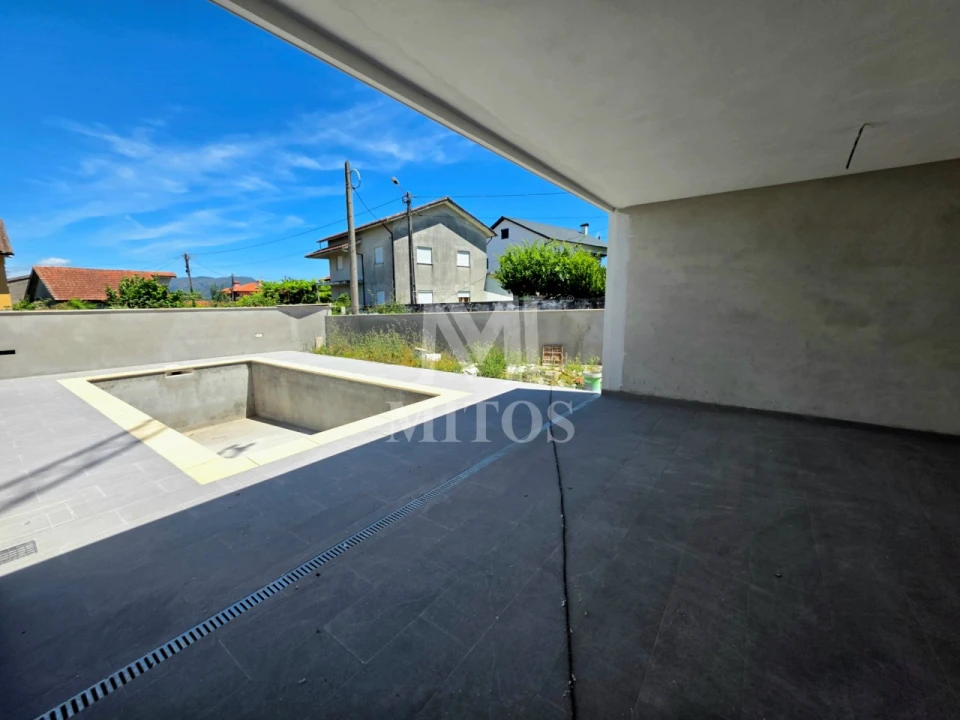 Moradia T3 para Venda em Correlhã Foto 3