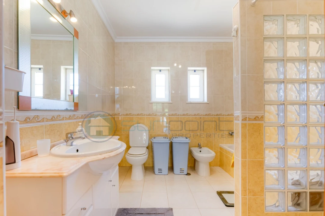 Moradia T4 para Venda em Luz Foto 12