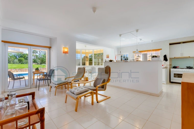 Moradia T4 para Venda em Luz Foto 4