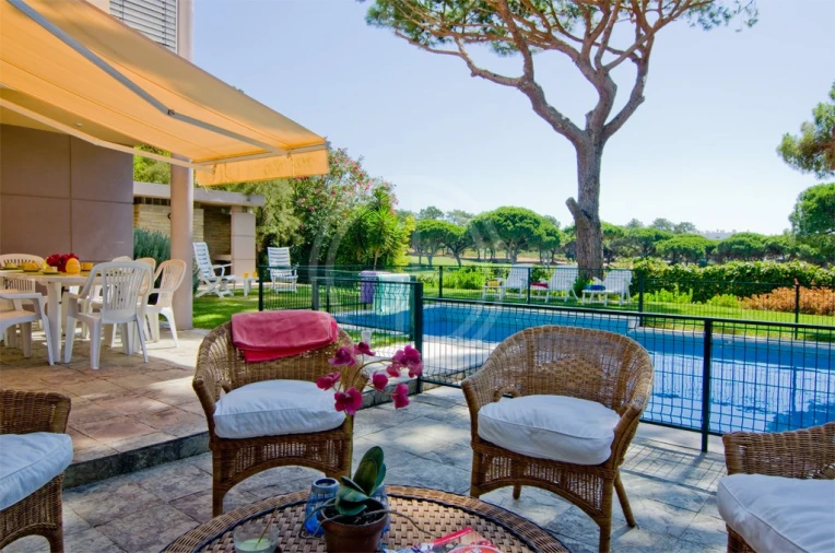 Moradia T6 para Arrendamento férias em Quarteira Foto 3