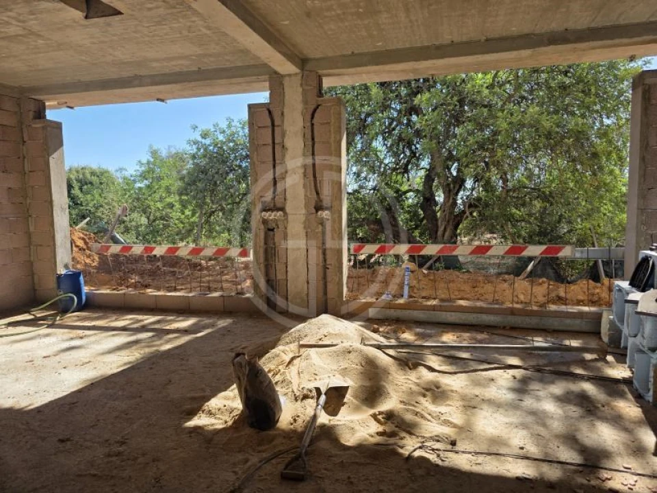 Moradia T5 para Venda em Loule (São Sebastião) Foto 1