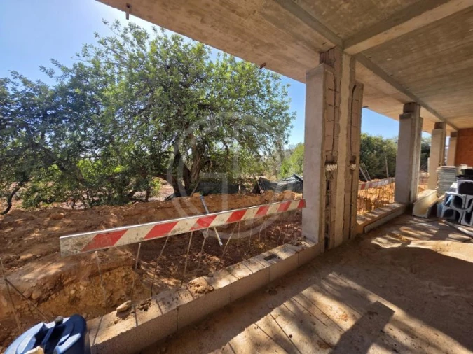 Moradia T5 para Venda em Loule (São Sebastião) Foto 4