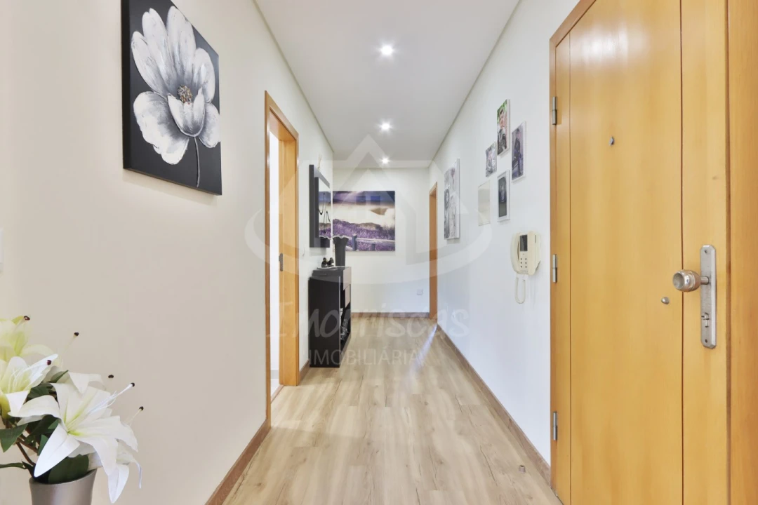 Apartamento T4 para Venda em Camarate, Unhos e Apelação Foto 8