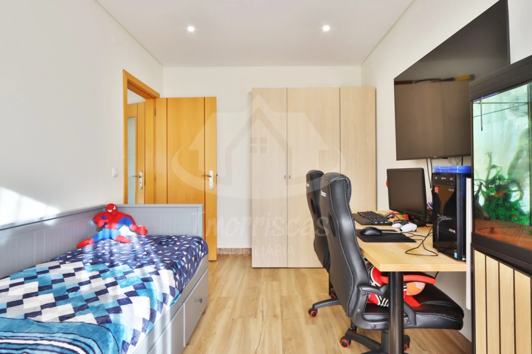 Apartamento T4 para Venda em Camarate, Unhos e Apelação Foto 18