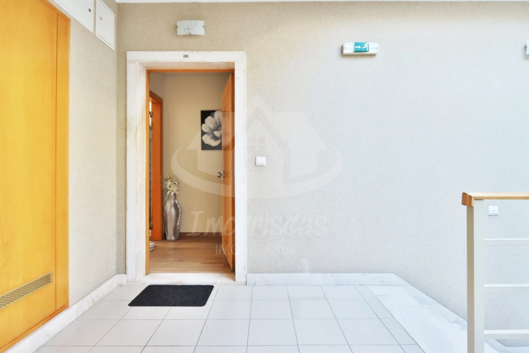 Apartamento T4 para Venda em Camarate, Unhos e Apelação Foto 23