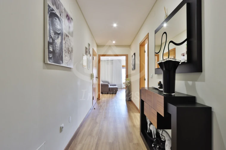 Apartamento T4 para Venda em Camarate, Unhos e Apelação Foto 9