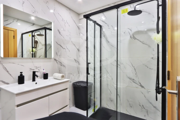 Apartamento T4 para Venda em Camarate, Unhos e Apelação Foto 13