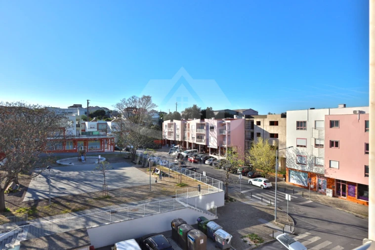 Apartamento T4 para Venda em Camarate, Unhos e Apelação Foto 28