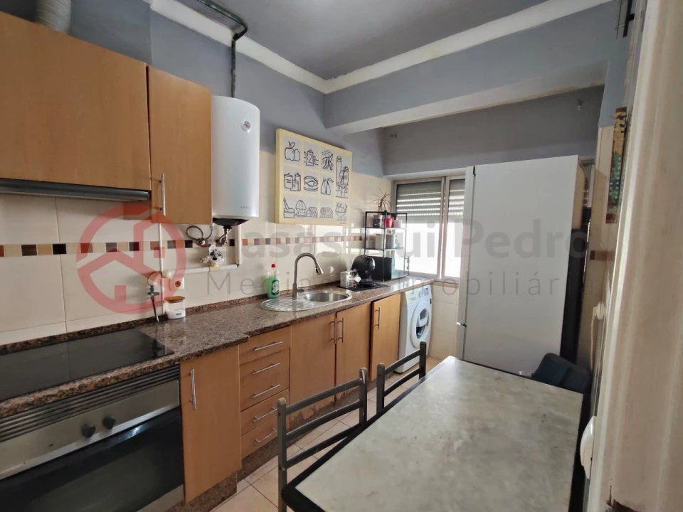 Apartamento T2 para Venda em Amora Foto 3
