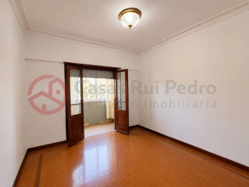 Apartamento T3 para Venda em Laranjeiro e Feijó