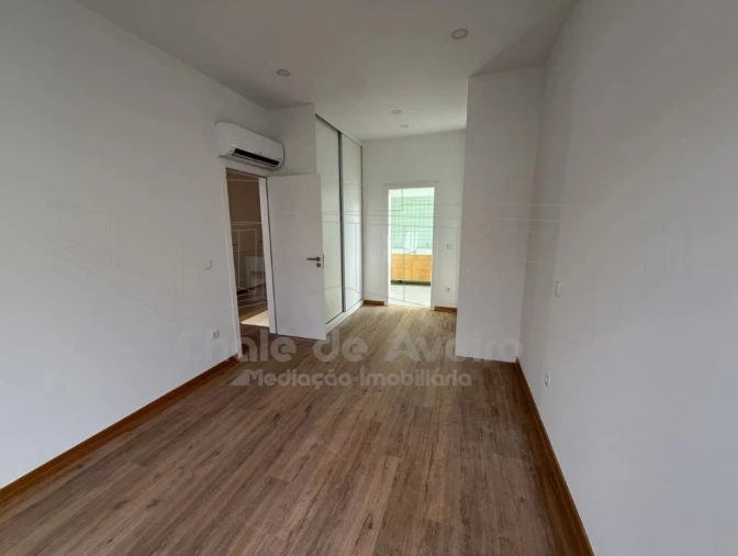 Moradia T2 para Venda em Glória e Vera Cruz Foto 2