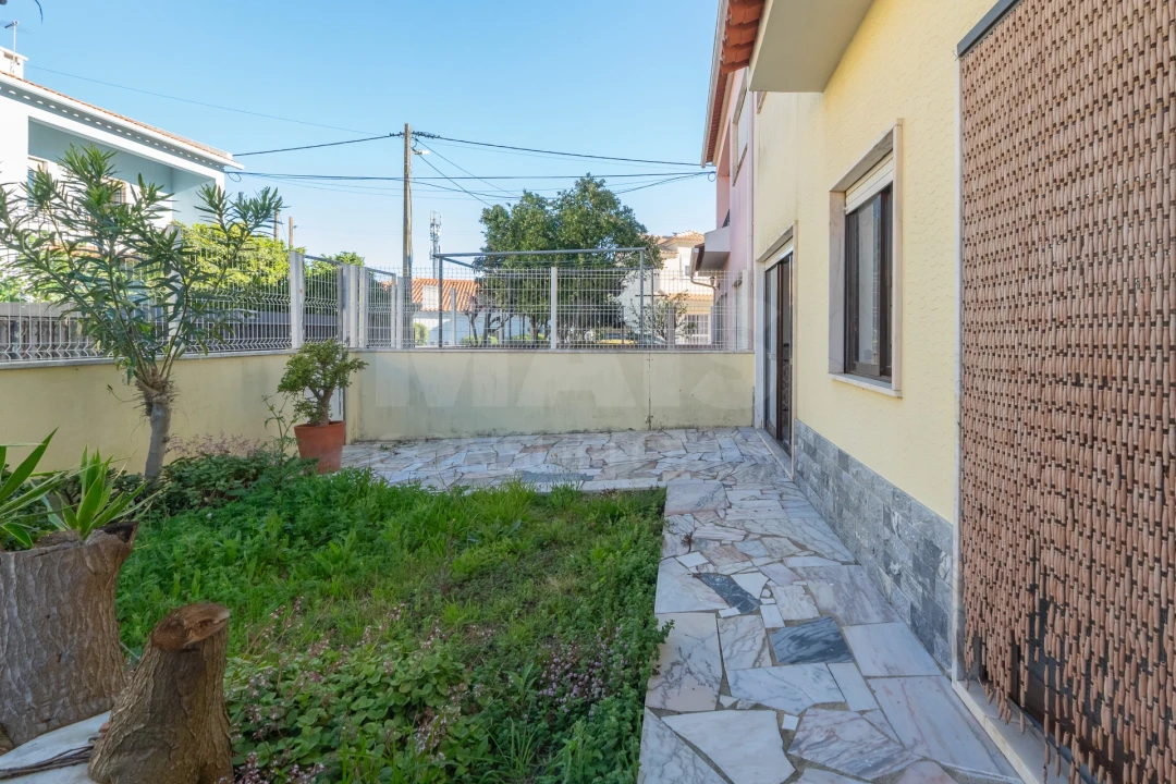 Moradia T4 para Venda em Samora Correia Foto 7