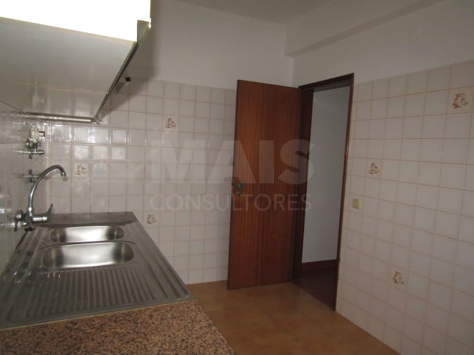 Apartamento T2 para Arrendamento em Caldas da Rainha - Santo Onofre e Serra do Bouro Foto 8