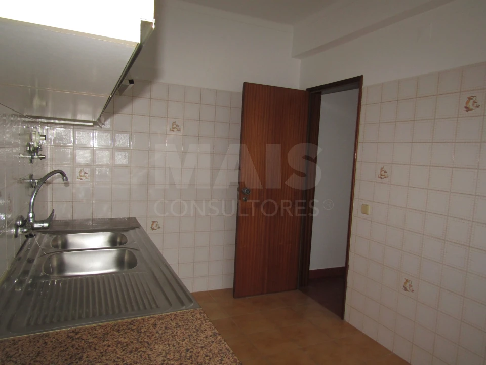 Apartamento T2 para Arrendamento em Caldas da Rainha - Santo Onofre e Serra do Bouro Foto 8