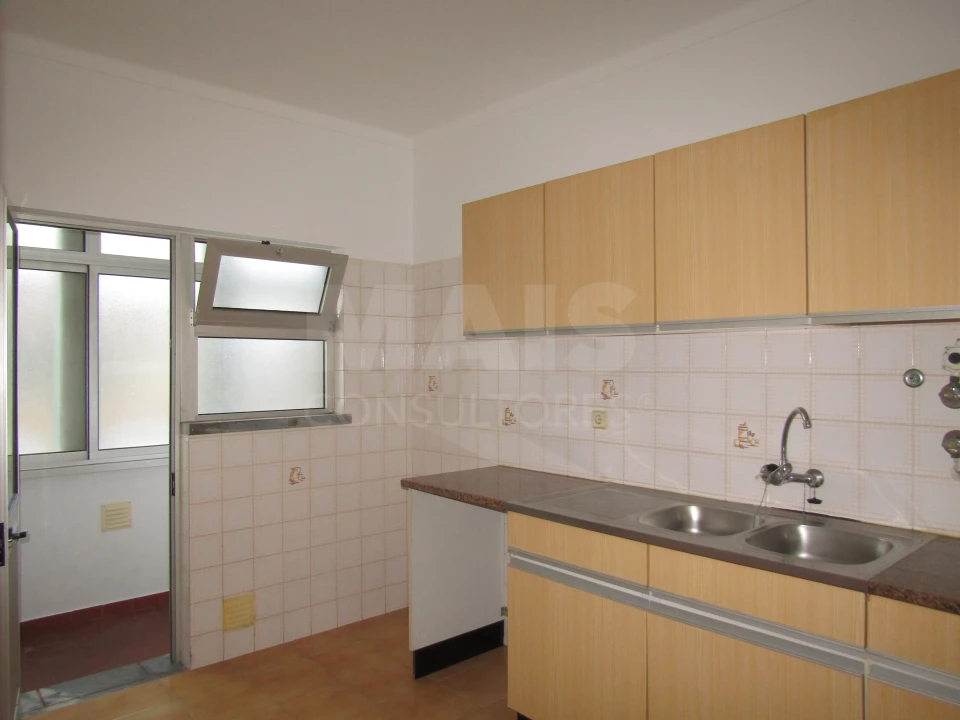 Apartamento T2 para Arrendamento em Caldas da Rainha - Santo Onofre e Serra do Bouro Foto 6