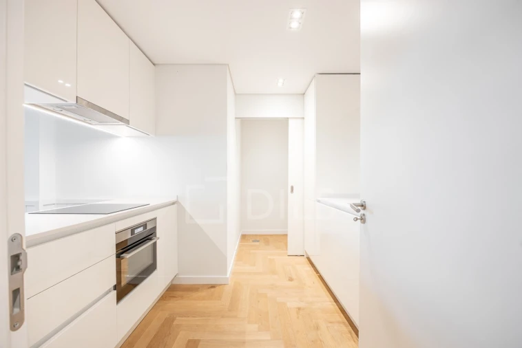 Apartamento T1 para Venda em Santa Maria Maior Foto 8