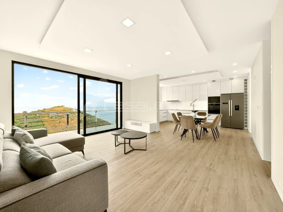 Moradia T3 para Venda em Ribeira Brava Foto 3