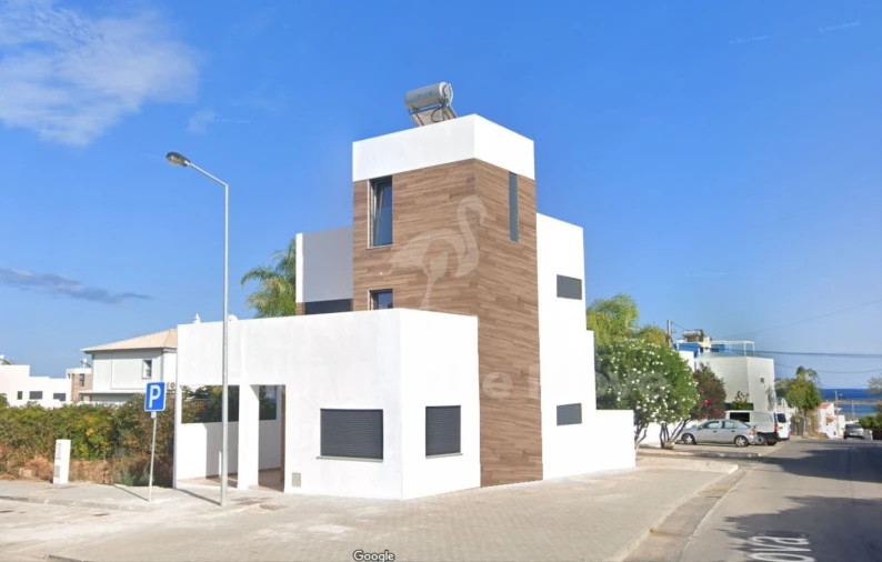 Moradia T3 para Venda em Moncarapacho e Fuseta