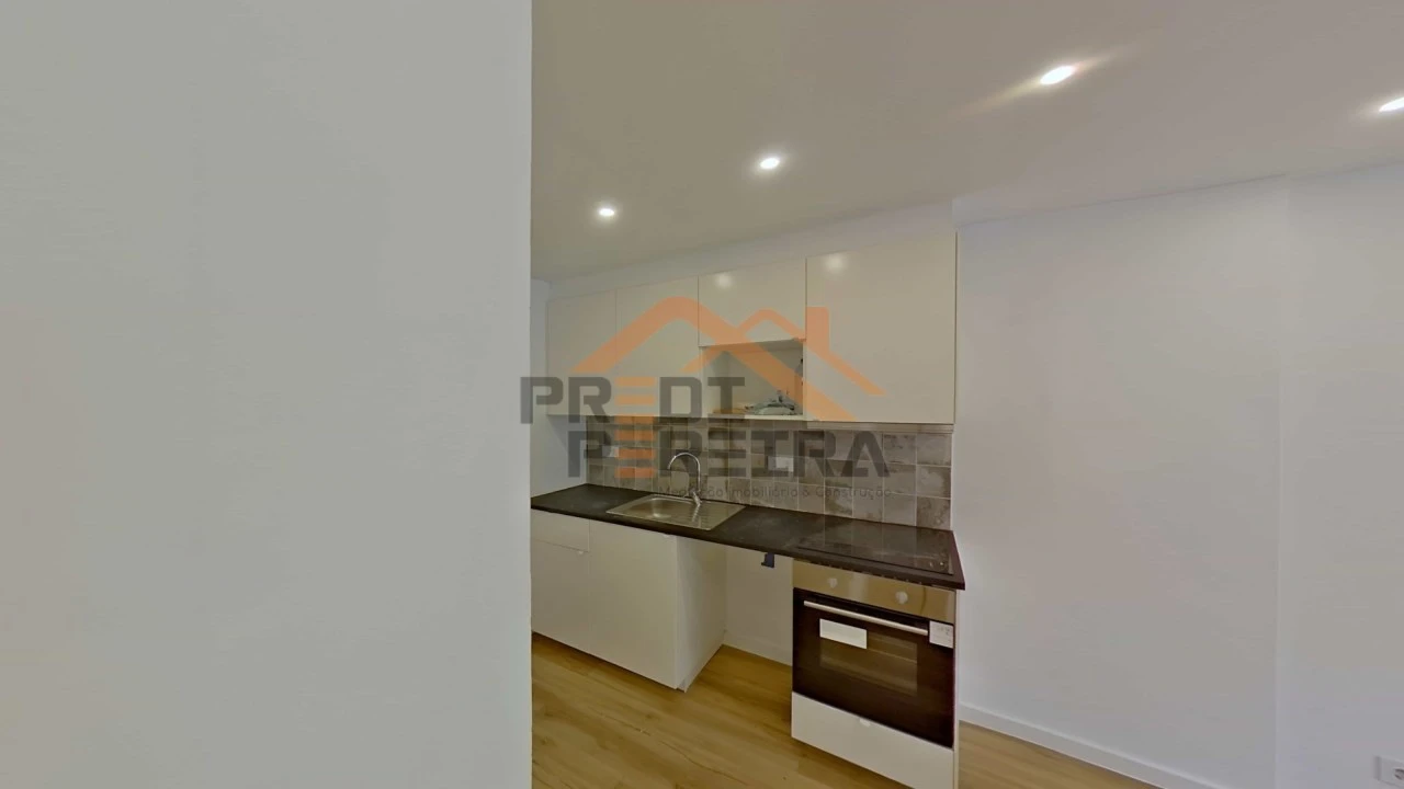 Apartamento T2 para Venda em Odivelas Foto 2