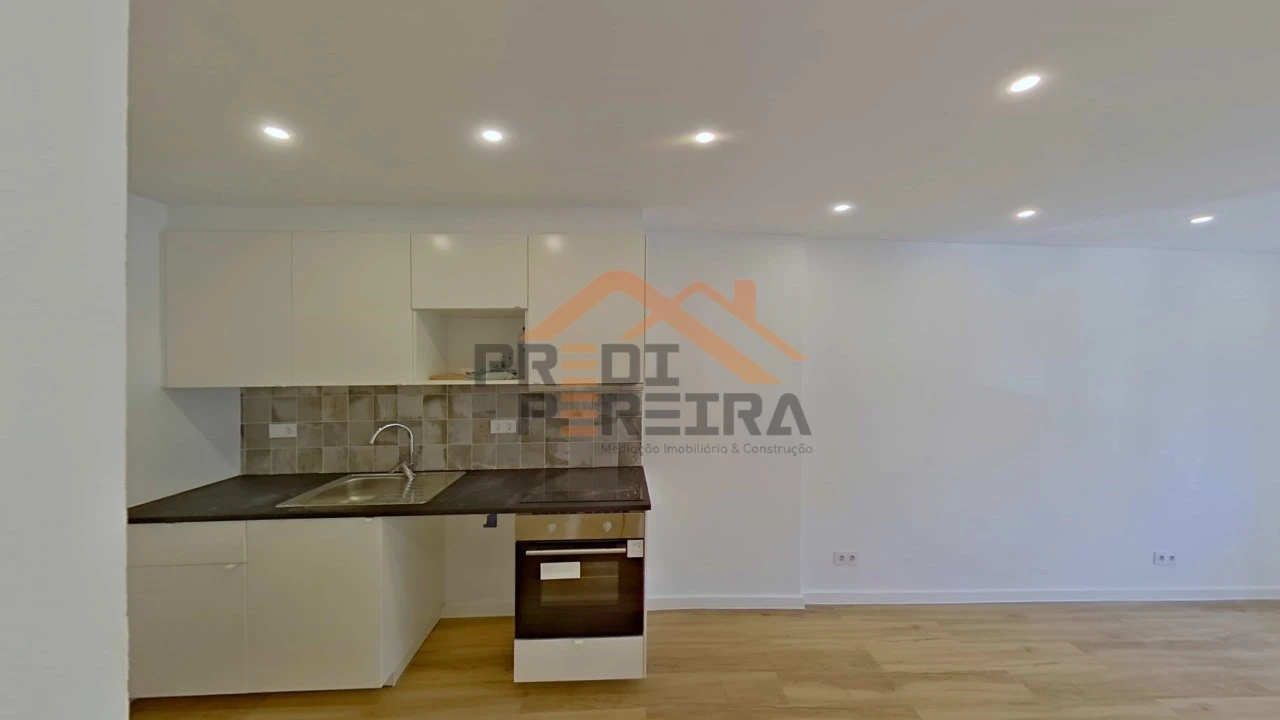 Apartamento T2 para Venda em Odivelas Foto 3